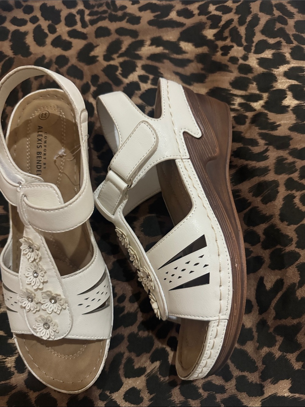 Alexis Bendel White Floral Slingback Sandals